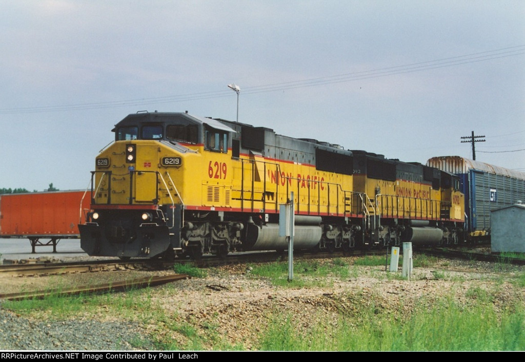 Southbound vehicle train eases through Airline
